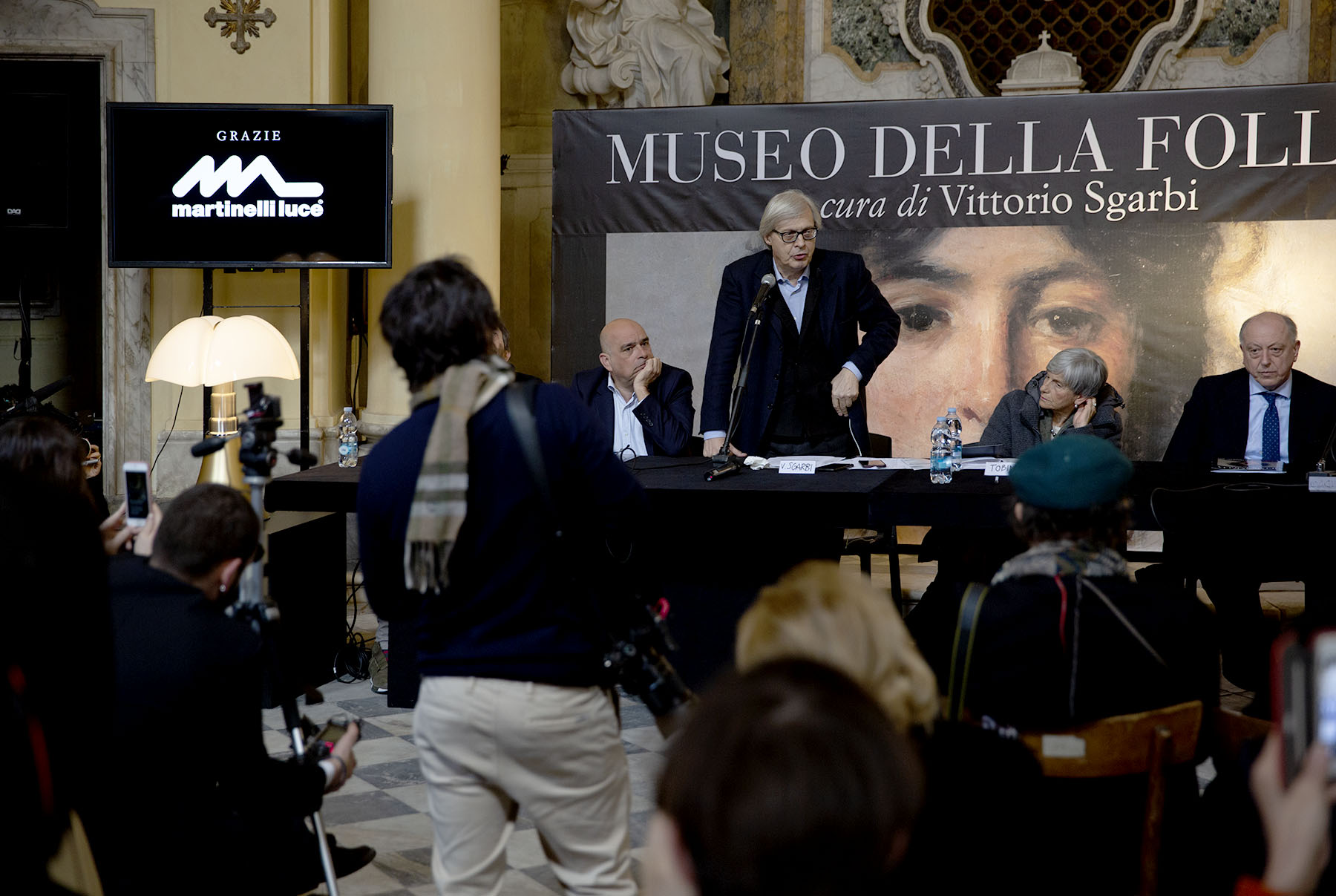 Martinelli Luce Éclaire Le Musée Della Follia À Lucca, Une Nouvelle Étape Du Projet Itinérant De Vittorio Sgarbi