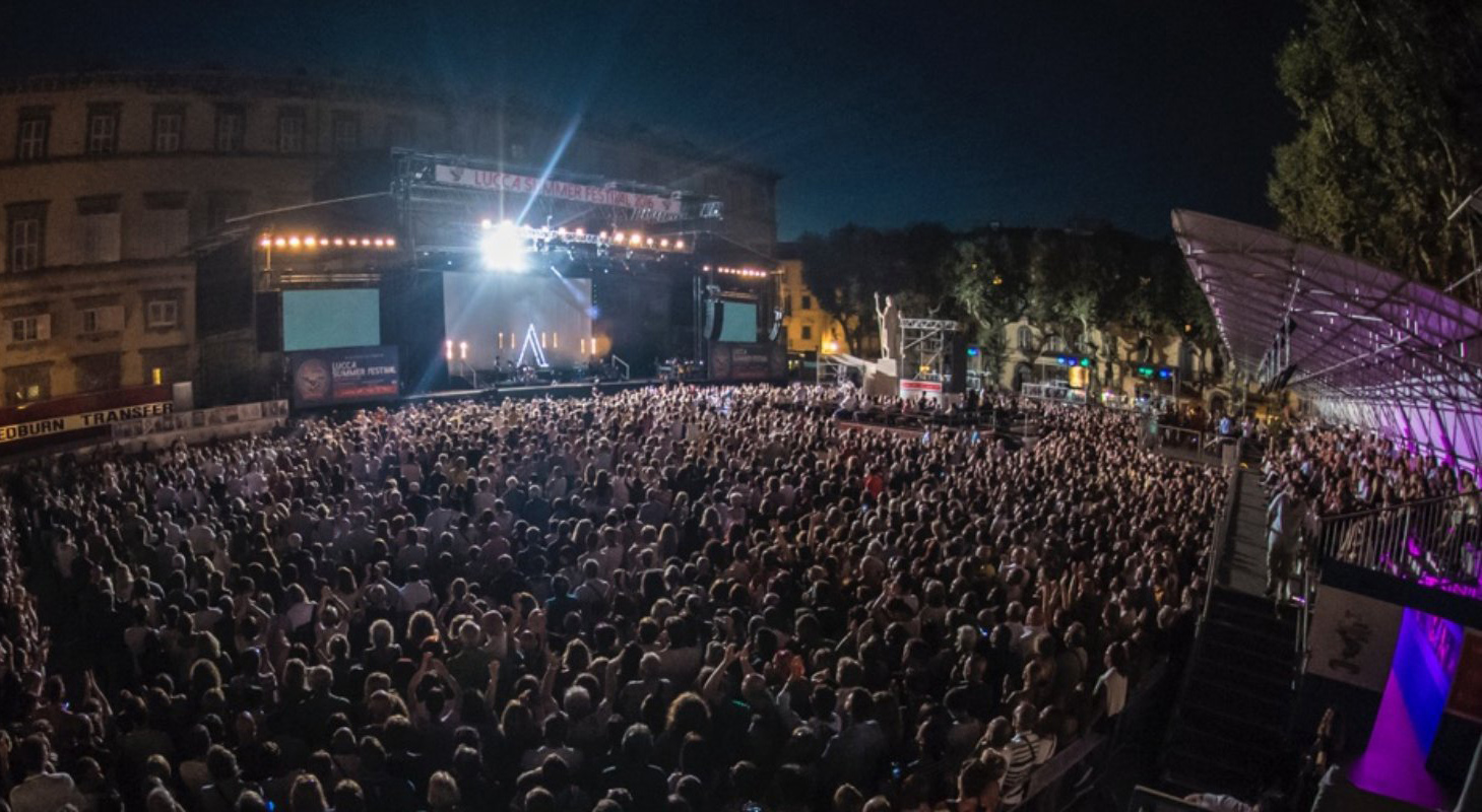 Martinelli Luce partenaire spécial de Lucca Summer Festival : lorsque le design rencontre la musique !